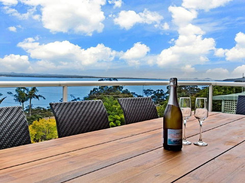 'The Bay', 25 Wallawa Rd - Huge Home With Aircon, Spectacular Views & Chromecast - Accommodation Kalgoorlie 1