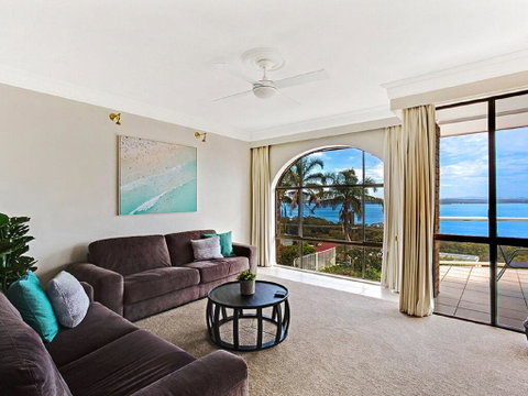 'The Bay', 25 Wallawa Rd - Huge Home With Aircon, Spectacular Views & Chromecast - Accommodation Kalgoorlie 2