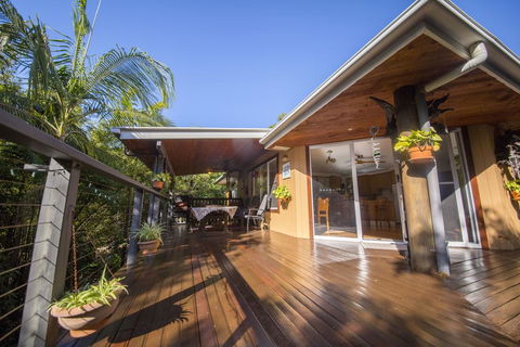 'The Tree House.' Treetop Living Near The Ocean, Coolum Beach, QLD, Australia - Accommodation Kalgoorlie 2