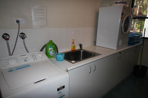 1 Naiad Court - Lowset Family Home With Swimming Pool And Covered Deck. Pet Friendly - Accommodation Kalgoorlie 1