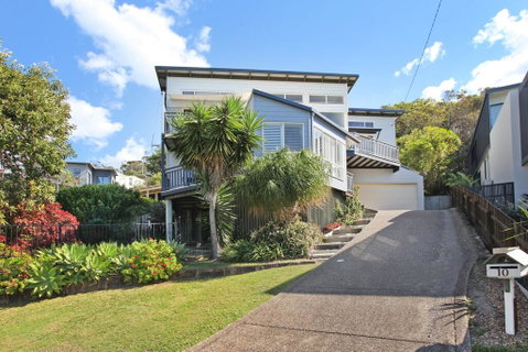 10 Barra Crescent, Coolum Beach, 500 BOND, WIFI, Walking Distance To Beach - Accommodation Kalgoorlie 0