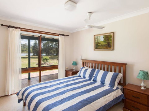 11 Bay Street - Waterfront Holiday - Accommodation Kalgoorlie 2