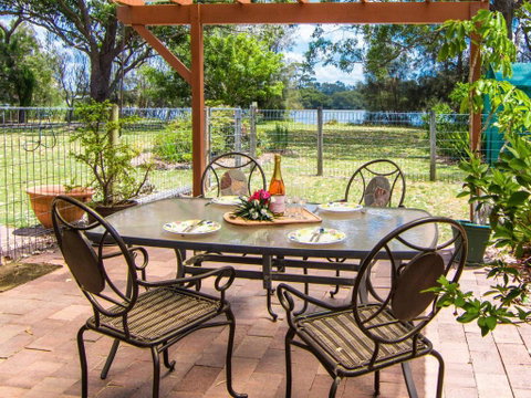 11 Bay Street - Waterfront Holiday - Accommodation Kalgoorlie 0