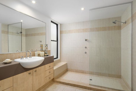 12 Naiad Court- Pool, Sleeps 8, Close To Beach - Accommodation Kalgoorlie 2