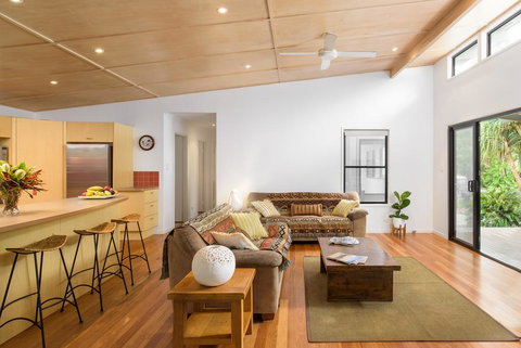 12 Naiad Court- Pool, Sleeps 8, Close To Beach - Accommodation Kalgoorlie 3