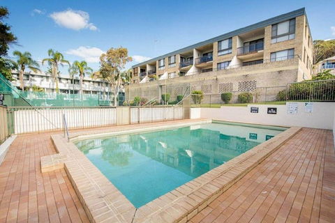 14 'THE DUNES', 38 MARINE DR - LARGE UNIT WITH POOL, TENNIS COURT AND DIRECTLY ACROSS FROM FINGAL - Accommodation Kalgoorlie 3