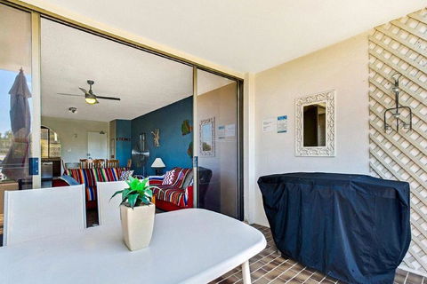 14 'THE DUNES', 38 MARINE DR - LARGE UNIT WITH POOL, TENNIS COURT AND DIRECTLY ACROSS FROM FINGAL - Accommodation Kalgoorlie 1