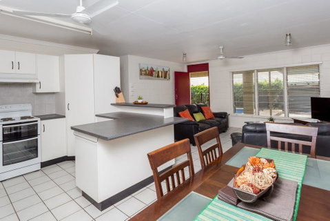14 Double Island Drive - Rainbow Beach, Large Holiday House With Pool,Pets Welcome, Free Wi-Fi - Accommodation Kalgoorlie 2