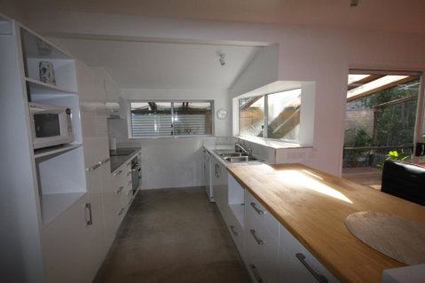 15 Belle Court - Modern, Architect Designed, Open Plan Holiday Home With Outdoor Shower - Accommodation Kalgoorlie 3