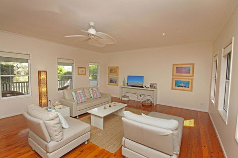 16 Beachway Pde, Marcoola: Linen Incl, WiFi, Pet Friendly, A/Cond. 500 BOND - Accommodation Kalgoorlie 3