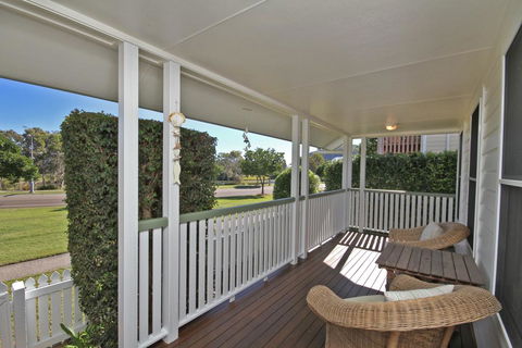 16 Beachway Pde, Marcoola: Linen Incl, WiFi, Pet Friendly, A/Cond. 500 BOND - Accommodation Kalgoorlie 0