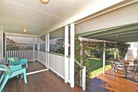 16 Beachway Pde, Marcoola: Linen Incl, WiFi, Pet Friendly, A/Cond. 500 BOND - Accommodation Kalgoorlie 2