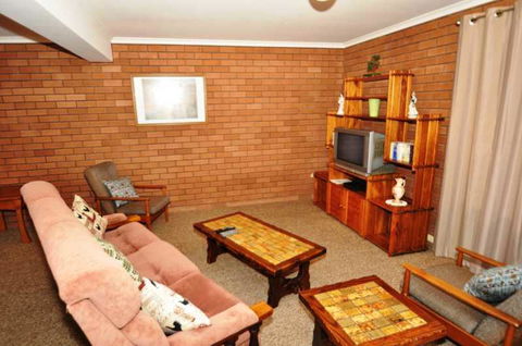 16 Haddrill Parade - Accommodation Kalgoorlie 1