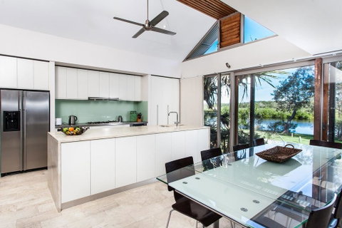 18A Childe Street, Belongil Beach - Belongil Beach Pavilion House - Accommodation Kalgoorlie 1
