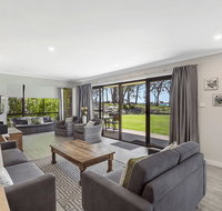 19 'Bay Parklands' 2 Gowrie Avenue - ground floor renovated unit with water views  WIFI - Accommodation Kalgoorlie