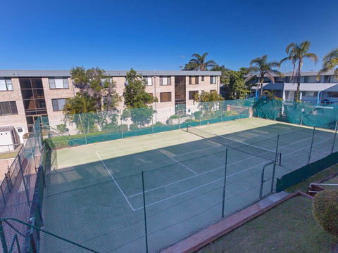2 'The Dunes', 38 Marine Drive - Pool, Tennis Court And So Close To The Beach - Accommodation Kalgoorlie 3