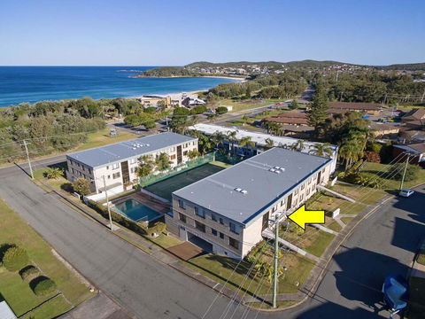 2 'The Dunes', 38 Marine Drive - Pool, Tennis Court And So Close To The Beach - Accommodation Kalgoorlie 0