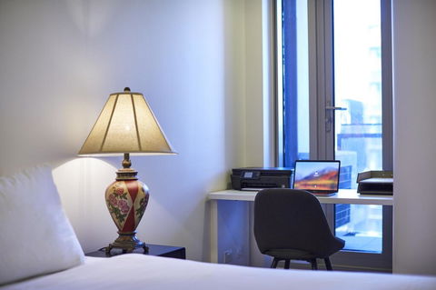 2 Bdrm 2 Bthrm Apt With Balcony Views Pool And Gym - Accommodation Kalgoorlie 2