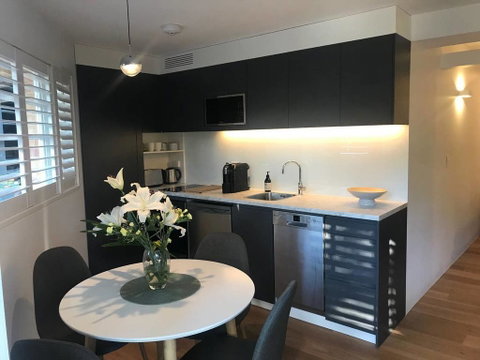 2 BEDROOM BRAND NEW APT // MOMENTS FROM RNSH - Accommodation Kalgoorlie 2