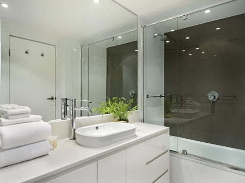 2 Bedroom Ocean View 27 Floors Above H-Residences - Accommodation Kalgoorlie 2