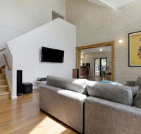 2 Marma Retreat with jacuzzi heated pool pet friendly Foxtel - Accommodation Kalgoorlie