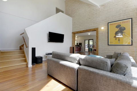 2 Marma Retreat With Jacuzzi, Heated Pool, Pet Friendly, Foxtel - Accommodation Kalgoorlie 0