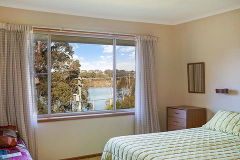 2 Water Crescent - Retro Haven - Accommodation Kalgoorlie 3
