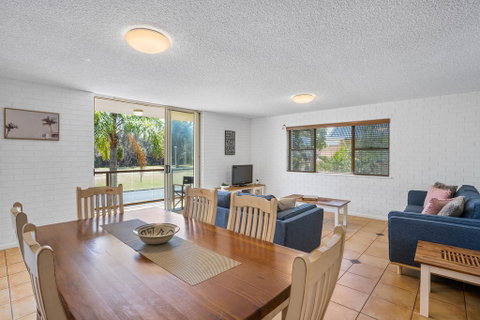 2/56 Lawson Street@Clarkes Beach - Accommodation Kalgoorlie 2