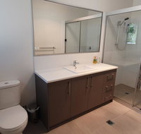 26 Satinwood Drive- Low set modern sleeps 8 - Accommodation Kalgoorlie