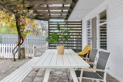 Bellevue Heights HolidayHome - Flinders Uni & Med - Accommodation Kalgoorlie 3