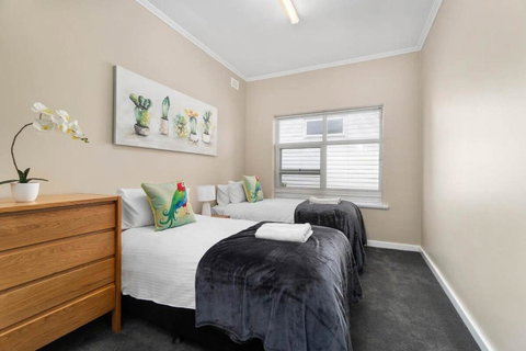 Bellevue Heights HolidayHome - Flinders Uni & Med - Accommodation Kalgoorlie 4