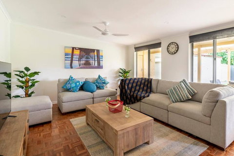 Birkinshaw Villa ( 3 Bedroom With Parkings ) - Accommodation Kalgoorlie 0