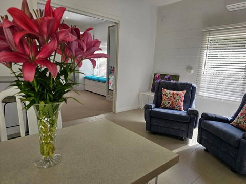 Blossom Cottage - Cosy Retreat - Accommodation Kalgoorlie 0