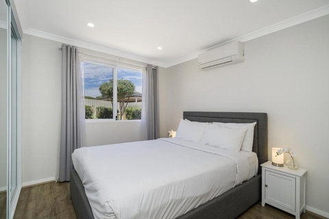 Bright And Spacious 2-Bed Thornlie Family Home - Accommodation Kalgoorlie 1