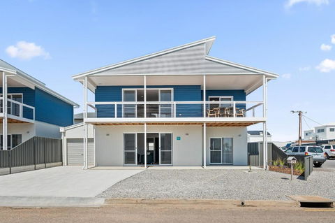 C-Views - Aldinga Beach - C21 SouthCoast Holidays - Accommodation Kalgoorlie 1