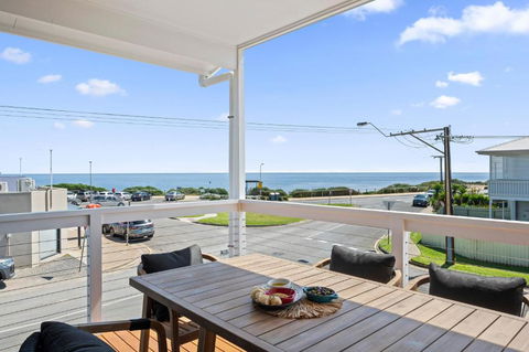C-Views - Aldinga Beach - C21 SouthCoast Holidays - Accommodation Kalgoorlie 0