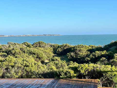 C4 Miles Beach Shack - Accommodation Kalgoorlie 1