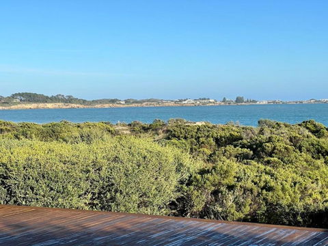 C4 Miles Beach Shack - Accommodation Kalgoorlie 0