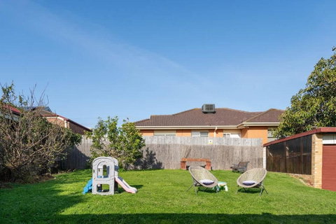 Cozy 3 BR Family Home In Mentone - Accommodation Kalgoorlie 2