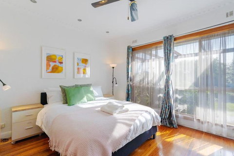 Cozy 3 BR Family Home In Mentone - Accommodation Kalgoorlie 3