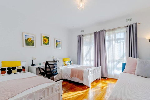 Cozy 3 BR Family Home In Mentone - Accommodation Kalgoorlie 1