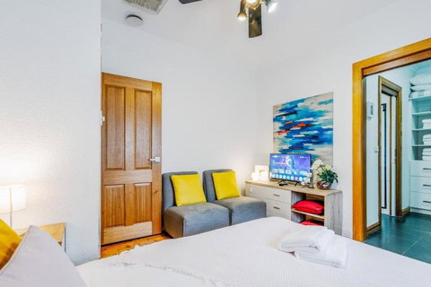 Cozy 3 BR Family Home In Mentone - Accommodation Kalgoorlie 4