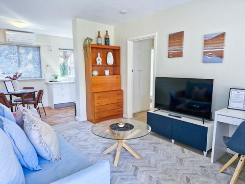 Crawley Cosy Urban Retreat Close To CBD UWA Free Park Netflix - Accommodation Kalgoorlie 2