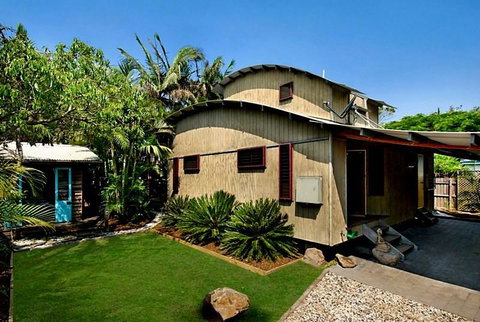 2b Manfred St - The Wave House - Accommodation Kalgoorlie 1