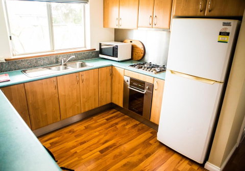 3 Bdrm House With Parking & Outdoor Entertaining - Accommodation Kalgoorlie 3