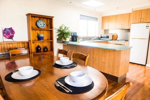 3 Bdrm House With Parking & Outdoor Entertaining - Accommodation Kalgoorlie 1