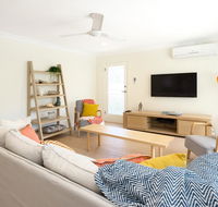3 Bedroom Apartment Minutes from Main Beach - Accommodation Kalgoorlie