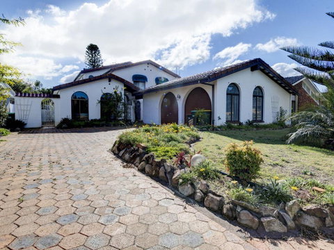 31 Rest Point Absolute Waterfront With Jetty - Accommodation Kalgoorlie 0