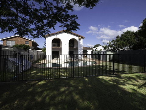 31 Rest Point Absolute Waterfront With Jetty - Accommodation Kalgoorlie 3