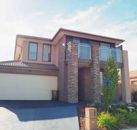 4 Bed 2 And A Half Bath Luxury Villa in Point Cook - Accommodation Kalgoorlie